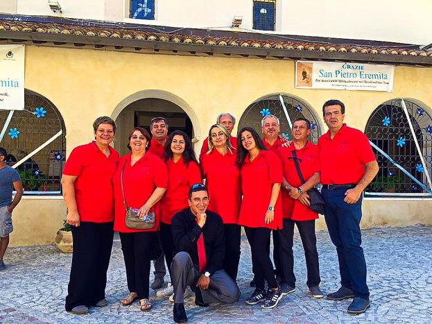 GRANDE SUCCESSO A ROCCA DI BOTTE PER LA PRIMA ESIBIZIONE DEL CORO POLIFONICO "ROCCANTIAMO"
