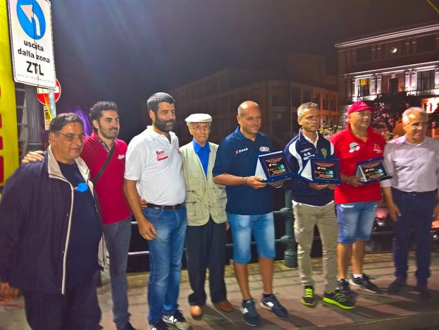 SPRINT SOTTO LA CASCATA, AD ISOLA DEL LIRI SORRISI E SPRINT CON IL CICLISMO GIOVANILE