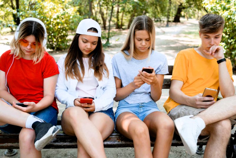 ADOLESCENTI E SMARTPHONE