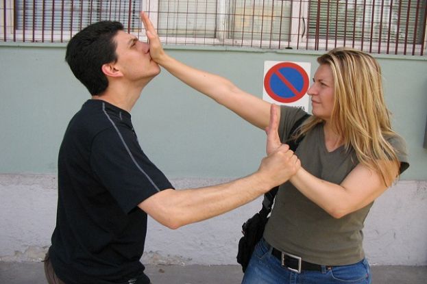 DIFESA PERSONALE PER UNA DONNA