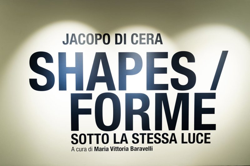 00 Inaugurazione SHAPES FORME – SOTTO LA STESSA LUCE di Jacopo Di Cera_Courtesy Stefano Bosatelli