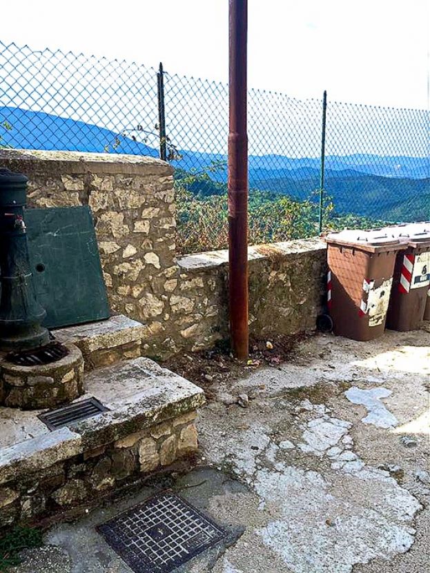 PIETRASECCA, PULITE LE STRADE DA OGNI TIPO DI RIFIUTI. IL SINDACO VELIA NAZZARRO:”PER LA FESTA DEI SANTI PATRONI NON CI SARA’ PIU’ NULLA”