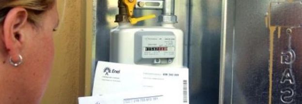 BOLLETTE,SCATTA UN NUOVO TAGLIO PER LUCE E GAS:TARIFFE MENO CARE PER L'80% DELLE FAMIGLIE
