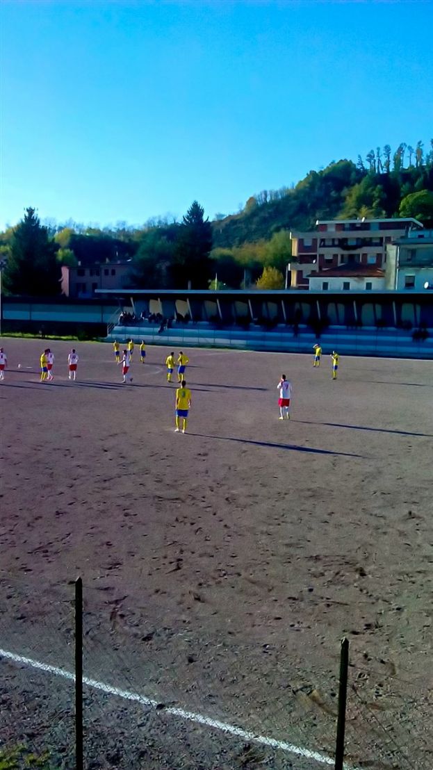 REAL CARSOLI PRIMA IN CLASSIFICA A 17 PUNTI DOPO AVER BATTUTO IN CASA PER 2-1 IL TORNIMPARTE 2002