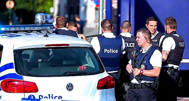 BELGIO, URLA "ALLAH AKBAR" E FERISCE DUE AGENTI CON MACHETE: UCCISO DALLA POLIZIA