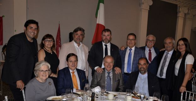 Federico Perrotta (primo a sx) con gli esponenti abruzzesi a Ottawa