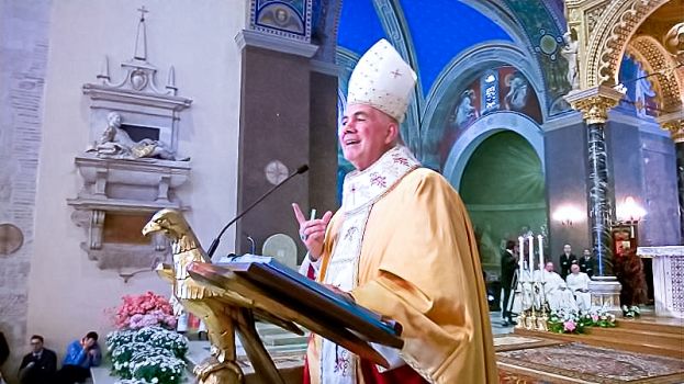 MONS. GIOVANNI D'ERCOLE NELLE ZONE TERREMOTATE: "NON SI HANNO DIVISE PER AIUTARE"