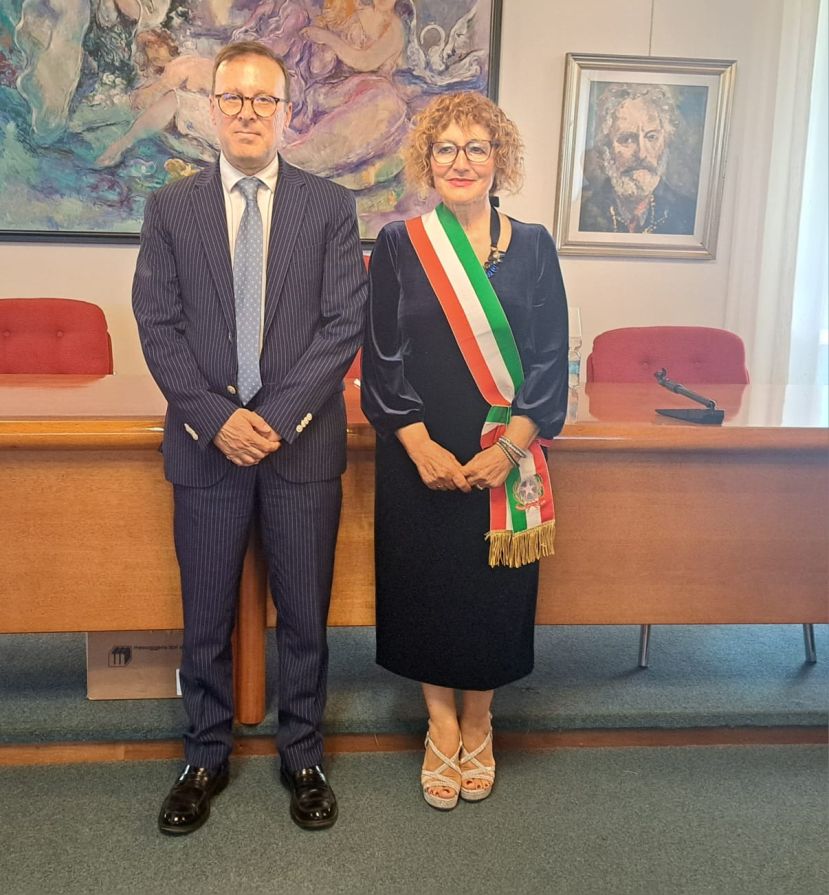 Prefetto Giancarlo Di Vincenzo e sindaca Marivera De Rosa