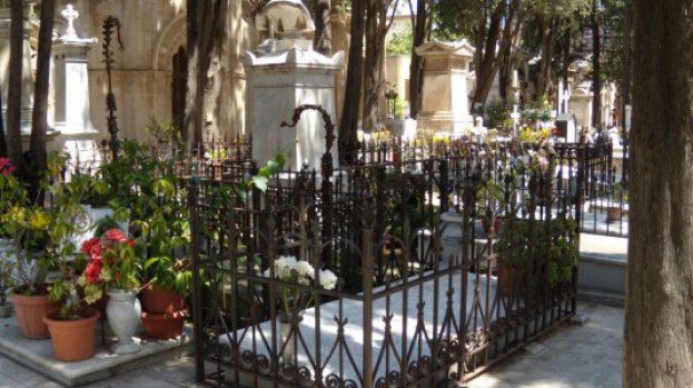 FURTO AL CIMITERO DI CARSOLI, RUBATI PORTAFOGLI E TABLET DA UN' AUTO IN SOSTA
