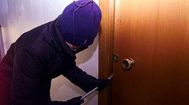 CARSOLI, LADRI IN AZIONE IN PIENO CENTRO SVALIGIANO UN APPARTAMENTO