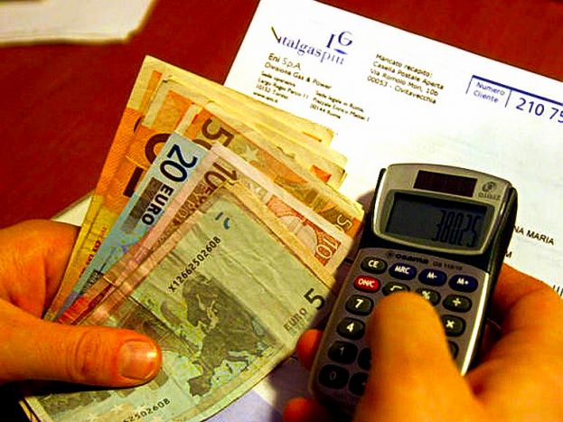 IN ITALIA TASSE AL TOP, UNIMPRESA: AL 43,5% NEL 2015, PIU' DI EUROZONA E USA