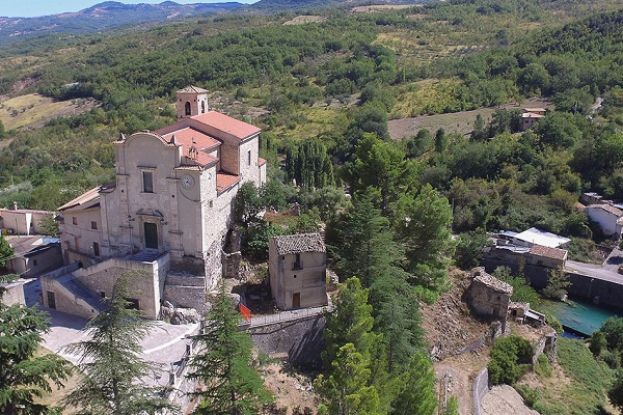 LEGGENDE D'ABRUZZO - QUANDO LA GROTTA DEL CAVALLONE DIVENNE LA “PRIGIONE” DELLE FATE DI TARANTA PELIGNA