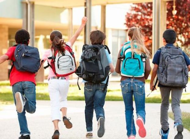 NUOVO ANNO SCOLASTICO,STANGATA IN ARRIVO PER LE FAMIGLIE:ECCO COME RISPARMIARE