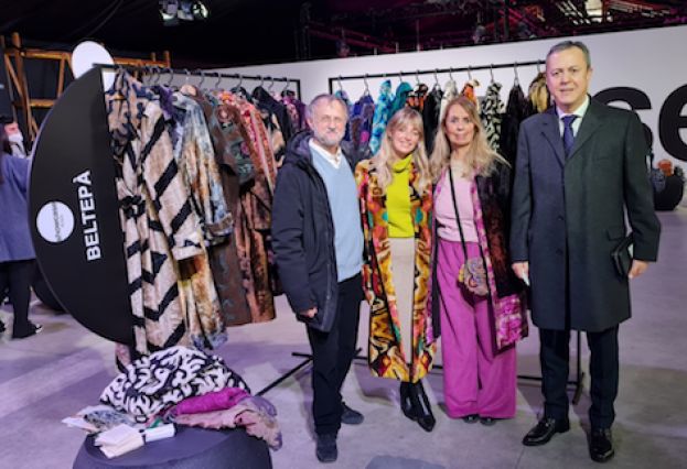 Da destra l'ambasciatore dell'Uzbekistan Otabek Akbarov con alcuni degli ideatori del brand Beltepà