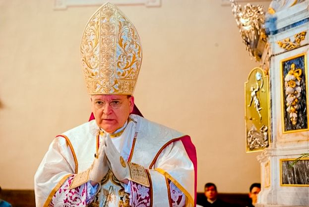 DURO ATTACCO DEL CARDINALE BURKE NEI CONFRONTI DELL'ISLAM: "E' UN PERICOLO, VOGLIONO SOTTOMETTERCI"