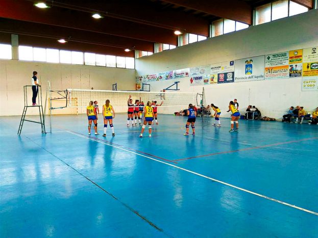 VOLLEY CARSOLI, SPLENDIDA VITTORIA IN CASA CONTRO LA SQUADRA DI PENNE PER 3 SET A 2