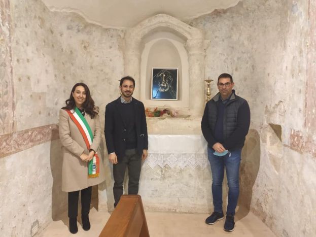 Il Sindaco Velia Nazzarro,, L'artista Emanuele Moretti e Don Roberto