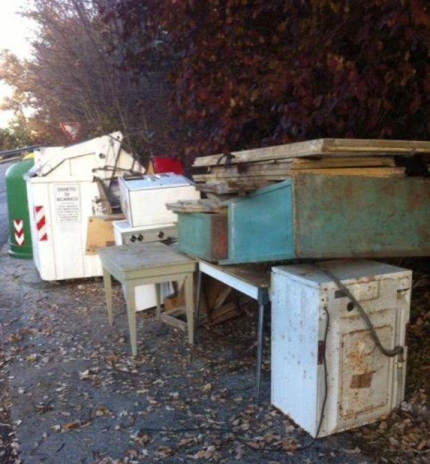 DISCARICHE ABUSIVE COME FUNGHI A COLLI DI MONTE BOVE, URGE ATTIVARE LE GUARDIE AMBIENTALI