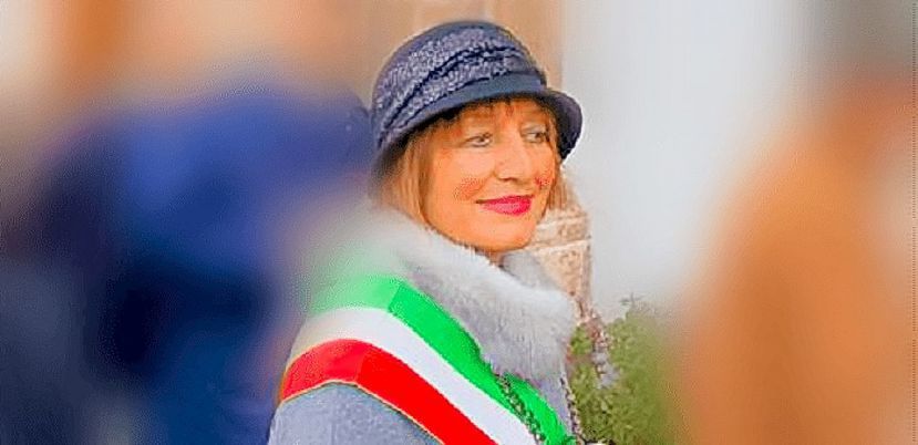 La sindaca di Luco dei Marsi De Rosa