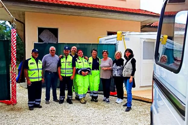CARSOLI, VOLONTARI DELLA PROTEZIONE CIVILE A MONTEGALLO(AP) PER LA CONSEGNA DEL MATERIALE RACCOLTO PER LE POPOLAZIONI TERREMOTATE(FOTO)