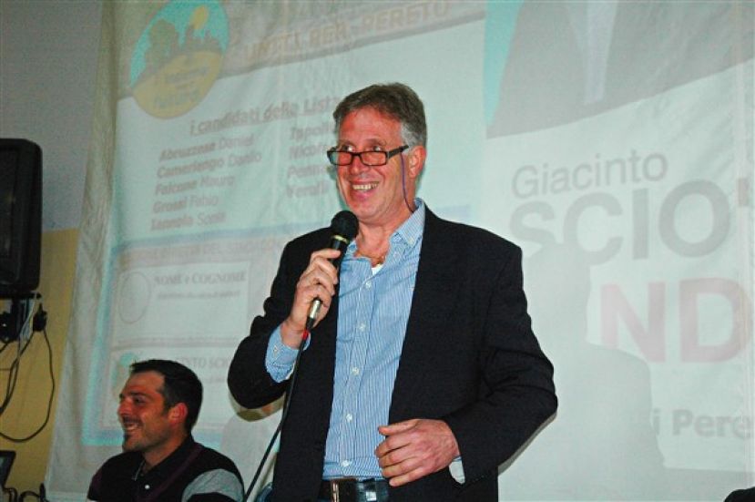 COMIZIO CHIUSURA CAMPAGNA ELETTORALE A PERETO, GIACINTO SCIO’:”UNITI PER IL CAMBIAMENTO”(FOTO)