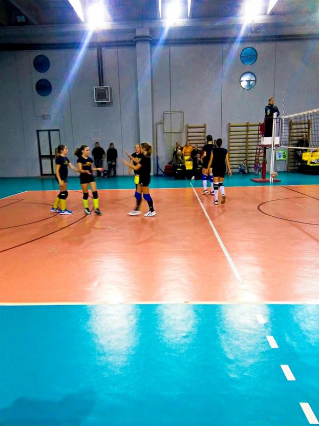 VOLLEY CARSOLI, LE UNDER 16 DI ANNA RITA SALERA VINCONO IN AMICHEVOLE 0-5 FUORI CASA CONTRO IL CUS DELL’AQUILA