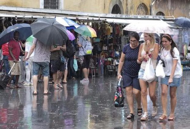 PROTEZIONE CIVILE:ALLERTA METEO PER FORTI TEMPORALI SU TUTTO IL CENTRO ITALIA