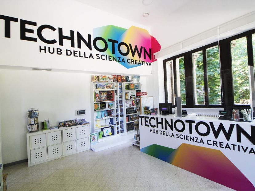 TECHNOTOWN INTERNO