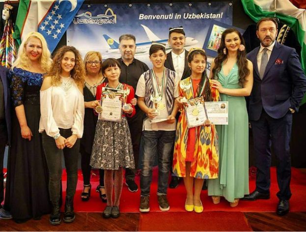 AIDA ABDULLAEVA E ARTISTI