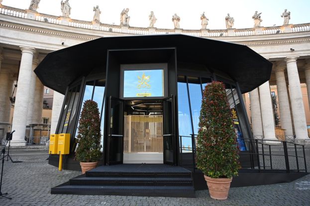 NUOVO UFFICIO POSTALE MOBILE VATICANO IN PIAZZA SAN PIETRO