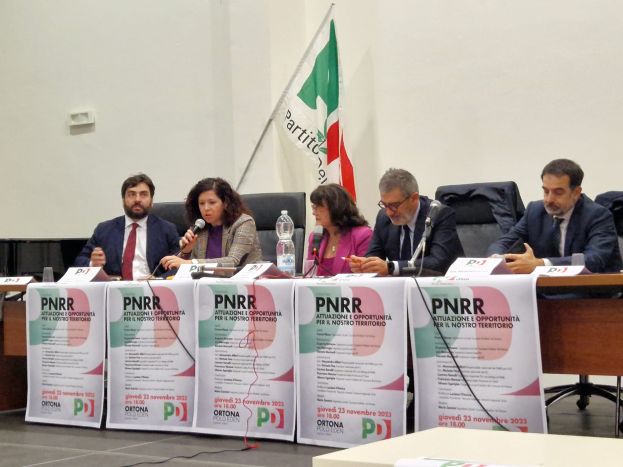 Nella foto da sinistra Fina, Ranalli, Maria Zannini (componente segreteria circolo Pd di Ortona), D'Amico e Alfieri.