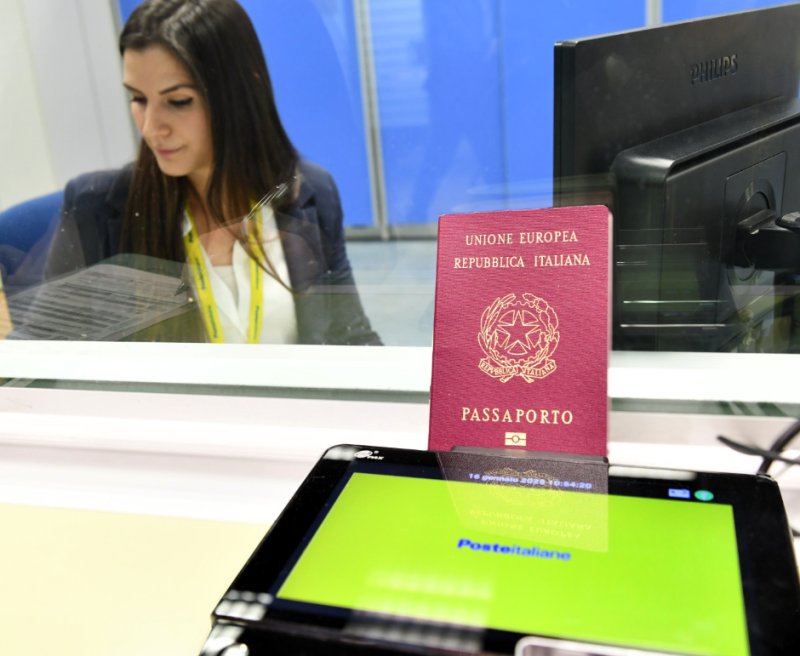 Passaporti alle poste