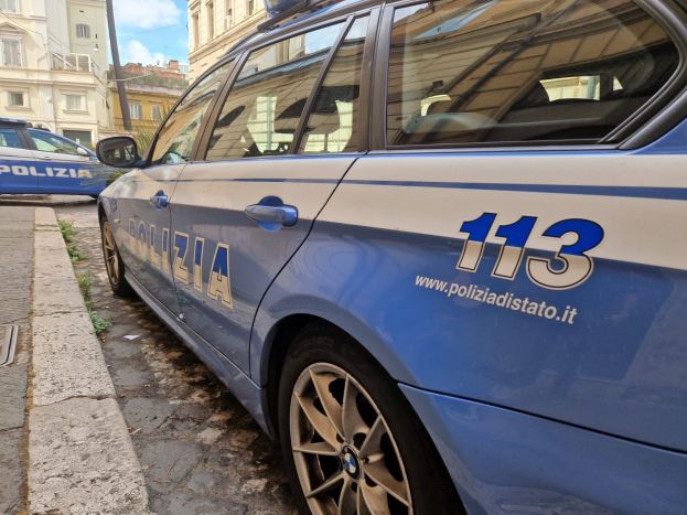 Volante della polizia di Stato