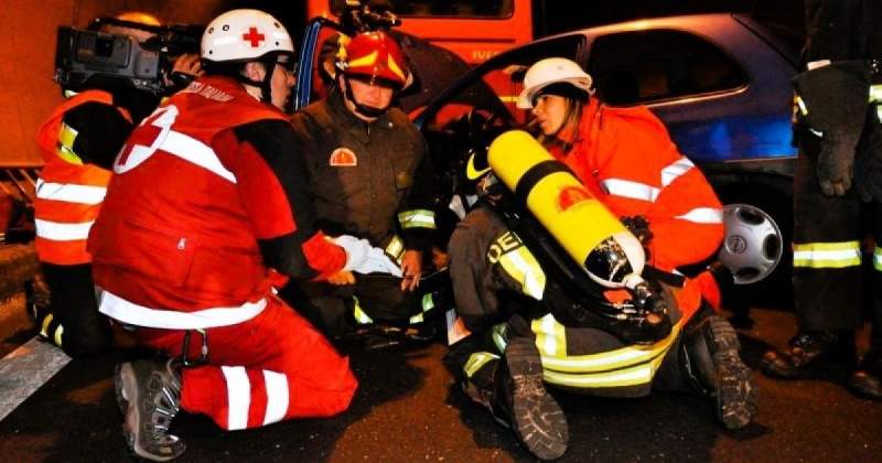ROMA, TRAGEDIA SULLA VIA SEVERIANA: UN SORPASSO AZZARDATO CAUSA UN TERRIBILE SCHIANTO, TRE VITE SPEZZATE