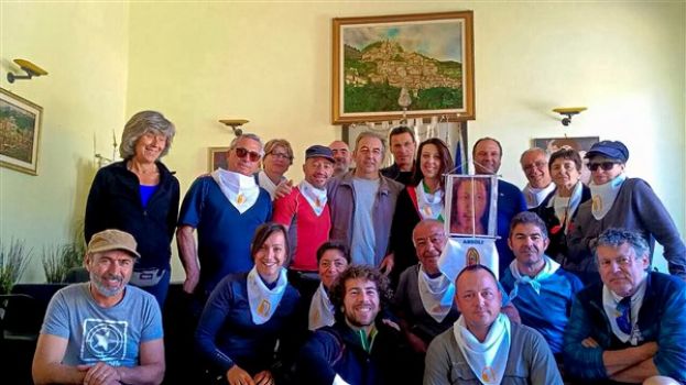 Il Sindaco Velia Nazzarro con i Pellegrini del Volto Santo nella Sala Consiliare