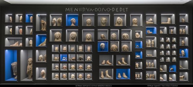 Musei Capitolini La Roma della Repubblica - VETRINA deposito votivo Minerva Medica