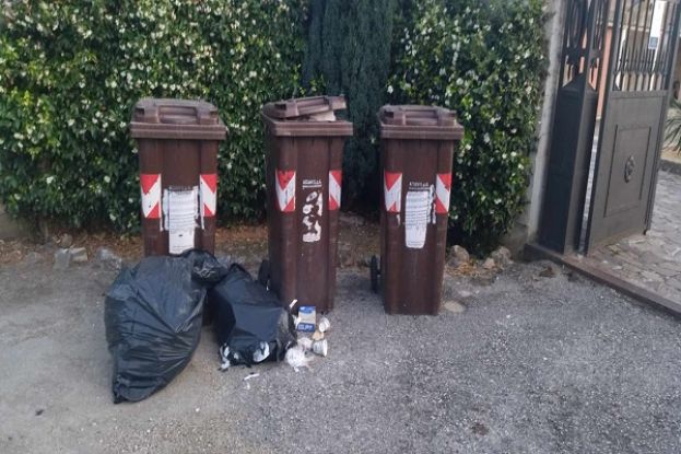 CARSOLI - IL CIMITERO PRESO COME DISCARICA A CIELO APERTO