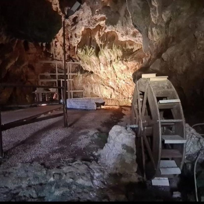 LA GROTTA DELL'ARCO