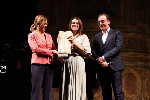 Il Sindaco di Orvieto Roberta Tardani conferisce a Francesco Meli e Serena Gamberoni il Premio Aisico per l’Arte e la Cultura