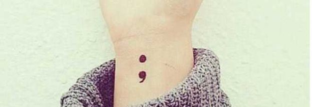 I TATOO COL PUNTO E VIRGOLA INVADONO INSTAGRAM:IL MOTIVO E' UNA COSA SERIA E COMOVENTE
