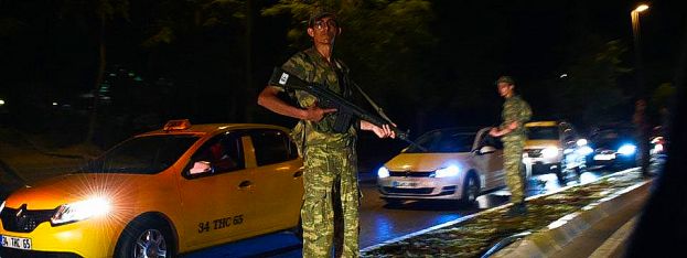 TURCHIA, COLPO DI STATO DEI MILITARI. L'ESERCITO: "ABBIAMO PRESO IL CONTROLLO"