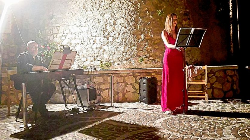 Il musicista poliedrico Domenico Rago e la mezzo soprano Federica Scimia