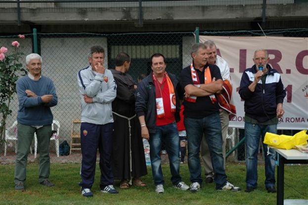 L'ASSOCIAZIONE ITALIANA ROMA CLUB ALLA PARTITA DEI VALORI E DEI RICORDI AL CENTRO SPORTIVO "LE SALERE " DI ORICOLA