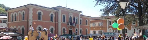 UNA "POLTRONA"PER TRE:OGGI,CONFRONTO PUBBLICO DEI CANDIDATI SINDACI ALLE 18:30 A V'INCANTO