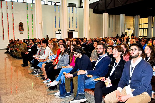 Giovani presenti al Santuario di San Gabriele