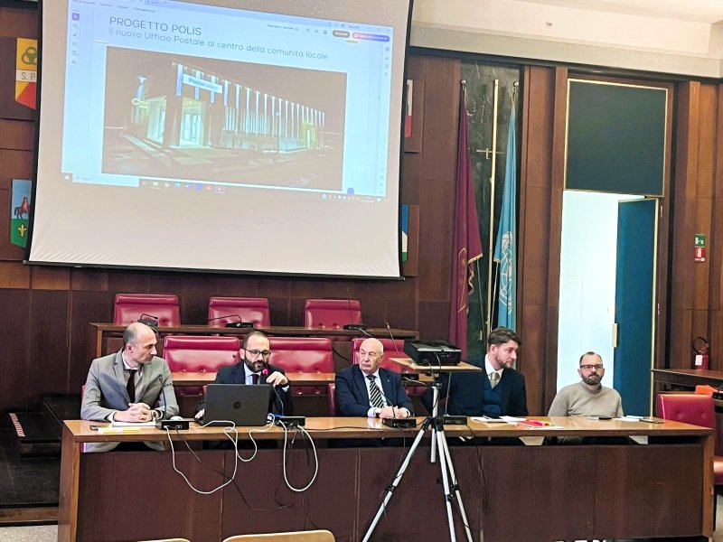 Un momento della presentazione del 'Progetto Colonnine'