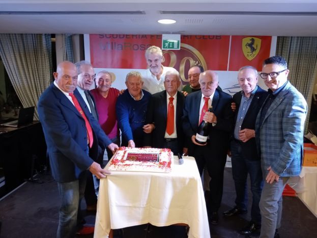 Ferrari Club, taglio della torta
