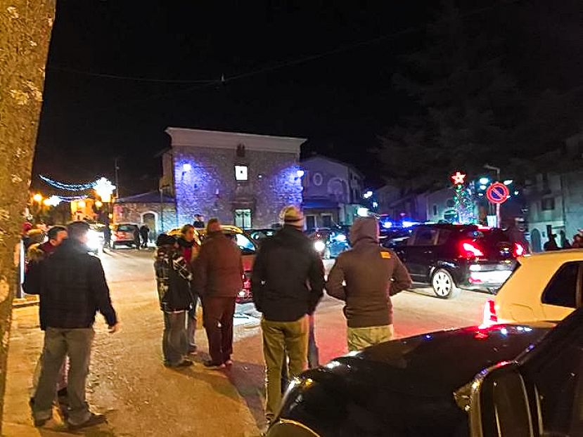 Collelongo, abitanti in piazza dopo la prima scossa