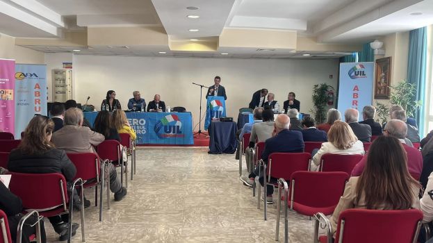 Uil, Assemblea