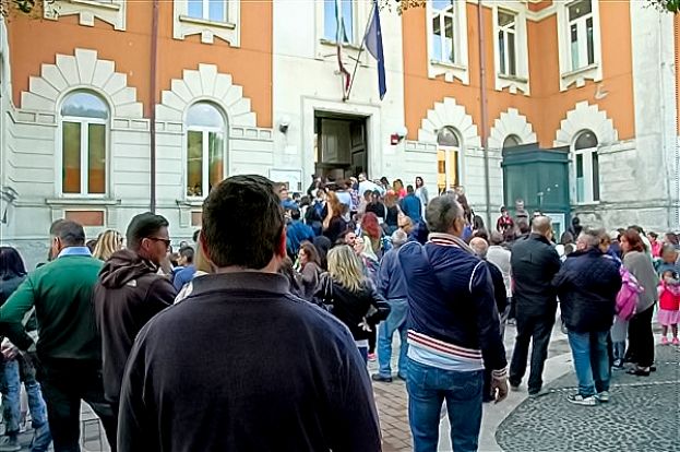 CARSOLI, SCUOLA ELEMENTARE CARLO SCARCELLA: "STRUMENTALIZZARE LA PAURA, NON PERDIAMO LA TESTA"